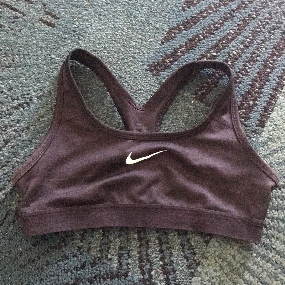 Black nike sports bra